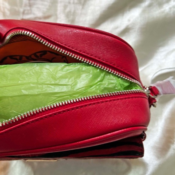 CROSSBODY, LEATHER, ANIMAL HAIR PRINT ON FLAP, RED, REMOVABLE/ADJUSTABLE BUCKLE - Picture 14 of 16